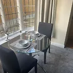 Modern 1 Bed Apartment Uphill Lincoln