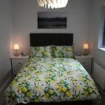 Beautiful & Quiet 2 Bed House - Lincoln Centre Next To Hospital And Just 10Min From The Cathedral