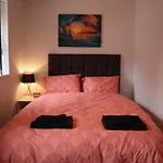 Beautiful & Quiet 2 Bed House - Lincoln Centre Next To Hospital And Just 10Min From The Cathedral