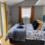 Detached One Bedroom House Near To Castle And Cathedral