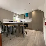 Hygge Homes - Modern 1 Bed House