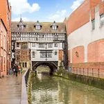 Lincoln City Centre Modern Apartment Overlooking The Canal