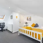 City Centre Charming 2 Bed Lovely Apartment-Snugstaff