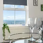 City Centre Charming 2 Bed Lovely Apartment-Snugstaff