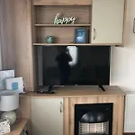 Lovely 3-Bed Caravan With Hot Tub In Lincolnshire