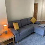 Cosy 1 Bed Apartment Next To The Hospital And Close To The Bailgate