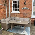 Choristers Mews: Luxury Cottage A Stones Throw From The Cathedral!