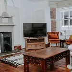 The Bailgate House