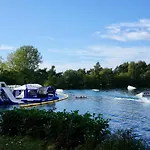 Taverner Place, Modern Holiday Home, Sleeps 8, Pets, Corporates Welcome