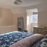 Centrally Located Lincolnshire Home With Free Parking On Premises