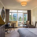 The Lincoln Hotel