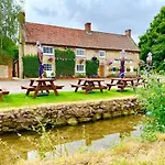 Red House Cottage - Peaceful - Views - Walks