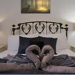 Lincoln Holiday Retreat Cottage With Private Hot Tub