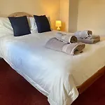 Cosy Cottage, Cathedral Views, Historic Quarter