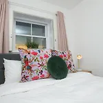 Pass The Keys Centrally Located Apartment