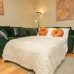 Pass The Keys Centrally Located Apartment