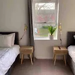 Beautiful 4-Bed House In Lincoln- Close To Centre