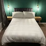 Beautiful 4-Bed House In Lincoln- Close To Centre