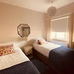 Cosy Bungalow With A View