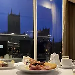 The Lincoln Hotel