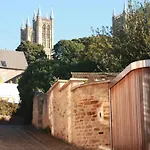 16 St Martins Near To Steep Hill