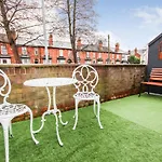 Stylish, Homely City Centre 3 Bed Property Sleeps 6