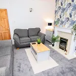 Stylish, Homely City Centre 3 Bed Property Sleeps 6