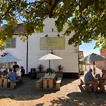 The Green Man, Eco-Friendly Cabin In The Lincolnshire Countryside With Heating And Hot Water
