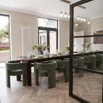 Our House Collective - Luxury Stay In Lincoln City Centre, Hot Tub, Sleeps 16