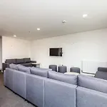 Spacious Ensuite Room With Shared Kitchen