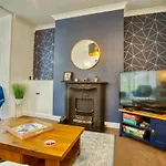 Pass The Keys 2 Bed Flat In Old School House