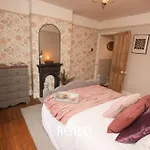 Cosy And Inviting 3-Bed Home In Lincoln By Renzo, Stunning Design, Close To Lincoln Cathedral!