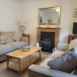 Grayz Townhouse - Free Onsite Parking For 2 Cars