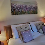 Grayz Townhouse - Free Onsite Parking For 2 Cars