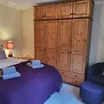 Grayz Townhouse - Free Onsite Parking For 2 Cars