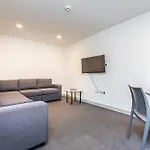 Ensuite Room With Shared Kitchen, Close To Centre- 18 Above