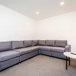 Ensuite Room With Shared Kitchen, Close To Centre- 18 Above