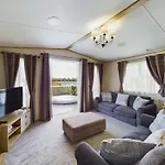 Tattershall Lakes Mini Breaks - Gibson Close