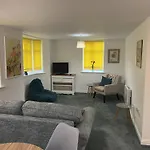 Beautiful 2-Bed Apartment Near Lincoln City Centre