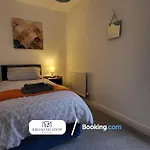 Last-Minute Offers L 3-Bed House By Broad Meadow Stays L Short Lets L Family, Business, Students L Lincoln L Parking