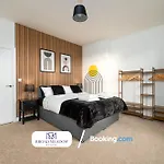 City Escape L Last-Minute Special L Sleeps 6 L 3-Bed Home By Broad Meadow Stays, Lincoln L Free Wi-Fi L Monks Lodge