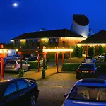 Damon\'S Hotel