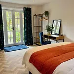 Castle Hotel & Apartments