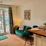 Castle Hotel & Apartments