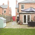 3 Bed Home Near Cathedral