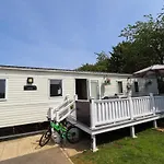 25 Kingfisher Court