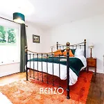 Immaculate And Bright 3-Bed Home In Lincoln By Renzo, Close To Lincoln Hospital, Free Wi-Fi!