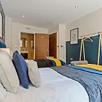 Designer Apt In Central Lincoln - Sleeps 6