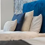 Designer Apt In Central Lincoln - Sleeps 6