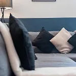 Designer Apt In Central Lincoln - Sleeps 6